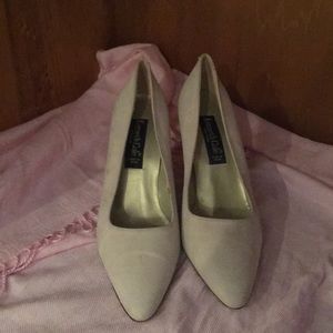 Kenneth Cole Classic Pumps